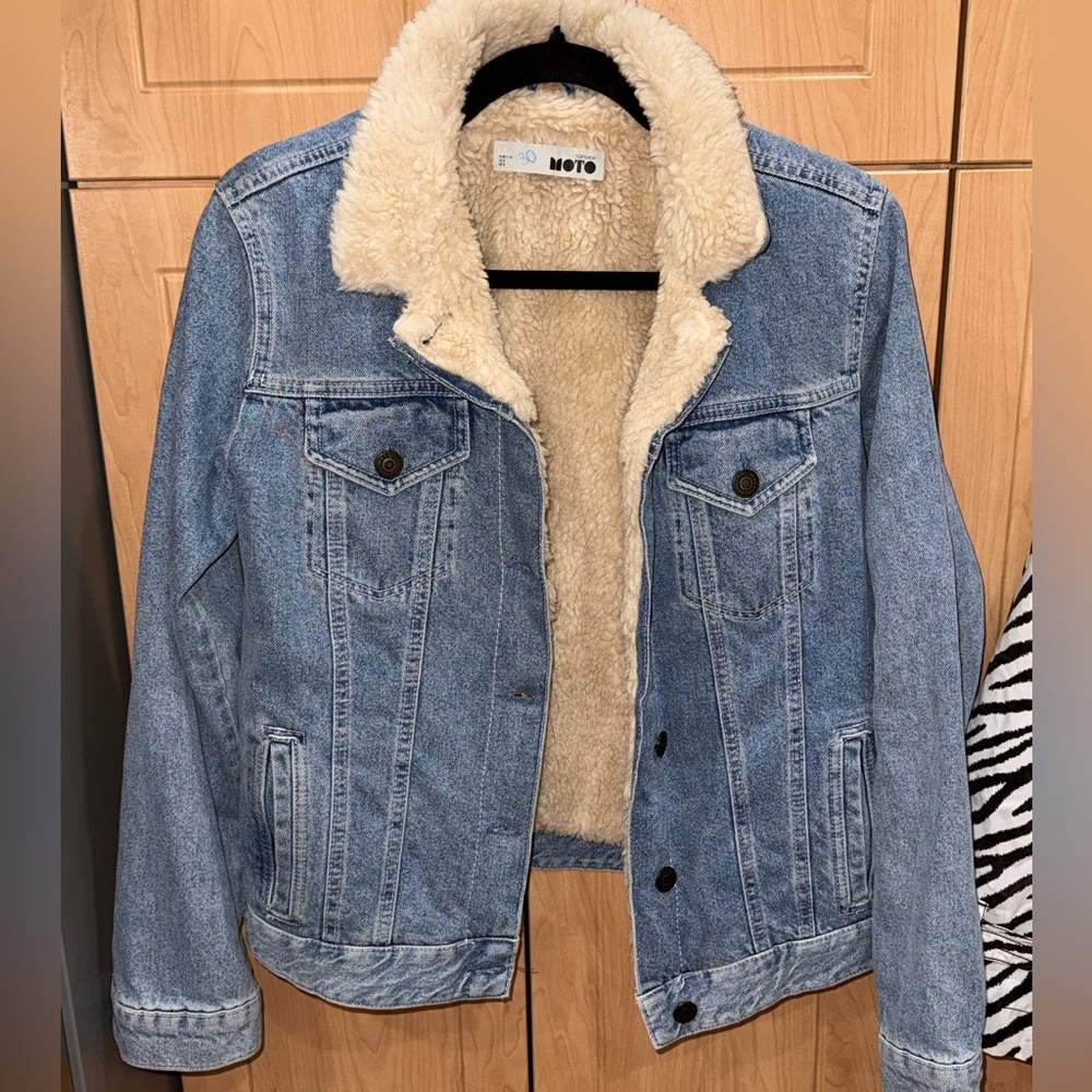 EUC TOPSHOP Sherpa lined denim jacket